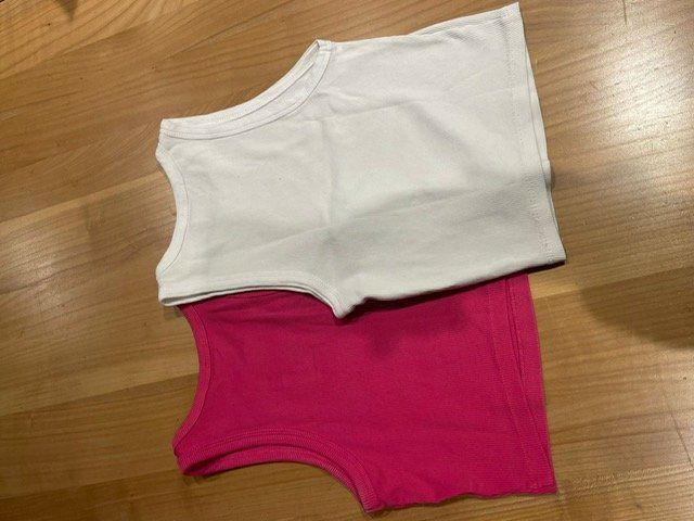 Tops: Damen Top 1x pink 1x weiss Gr. XS – Gebraucht aus Lyssach von Ek_772 1