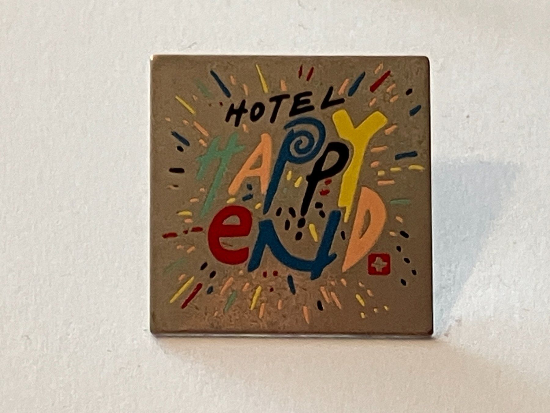 Placchette & Badge: 1 Pin Hotel Happy End – Usato da Basel venduto da djwwpp