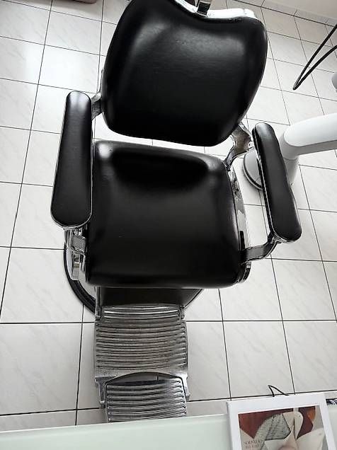 Stühle: Friseurstuhl – Gebraucht aus Gutenswil von stromer03