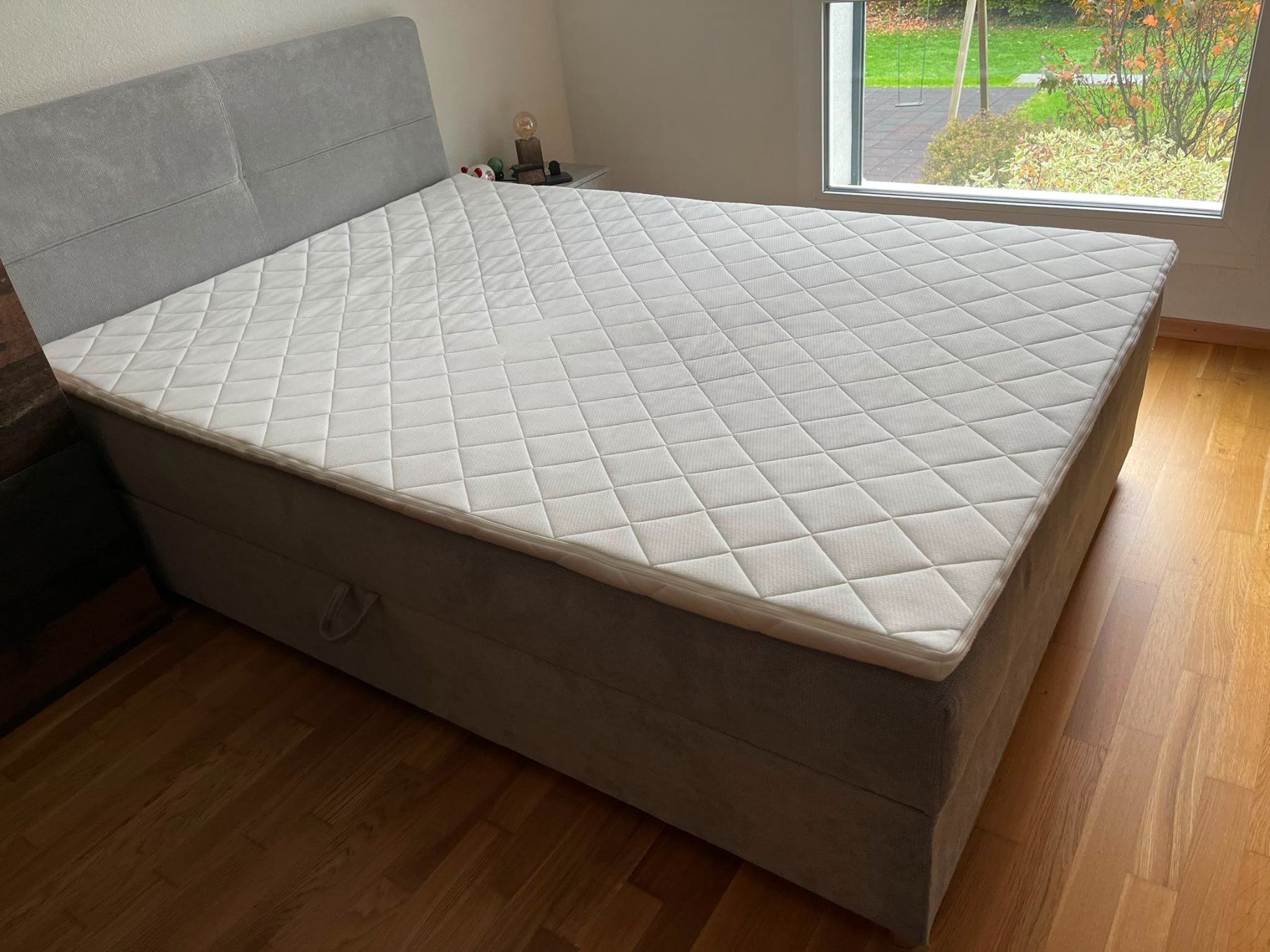 Lits: Lit Box Spring 140 x 200 avec rangement – D'occasion à Matran par phil1967 2