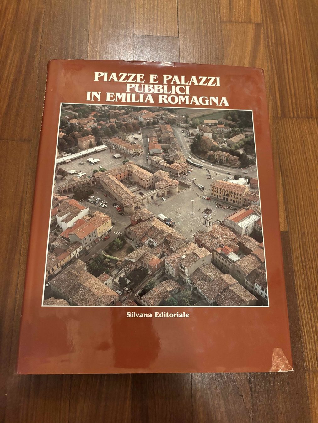Libri: Piazze e Palazzi Pubblici in Emilia Romagna – Usato da Lugano venduto da Mark_Young