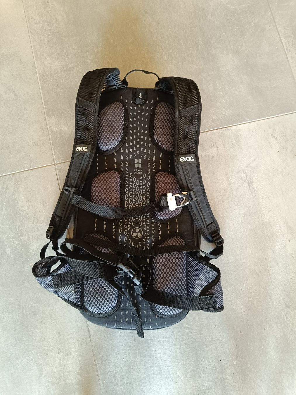 Evoc Sacs à dos: Zaino Evoc CC 10L nero usato – D'occasion à Dino par bin_2zfr 1