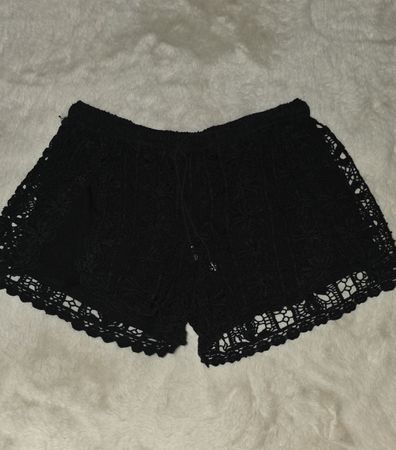 Schwarze Shorts mit Spitze, ideal für den Sommer! Gr. S/M
