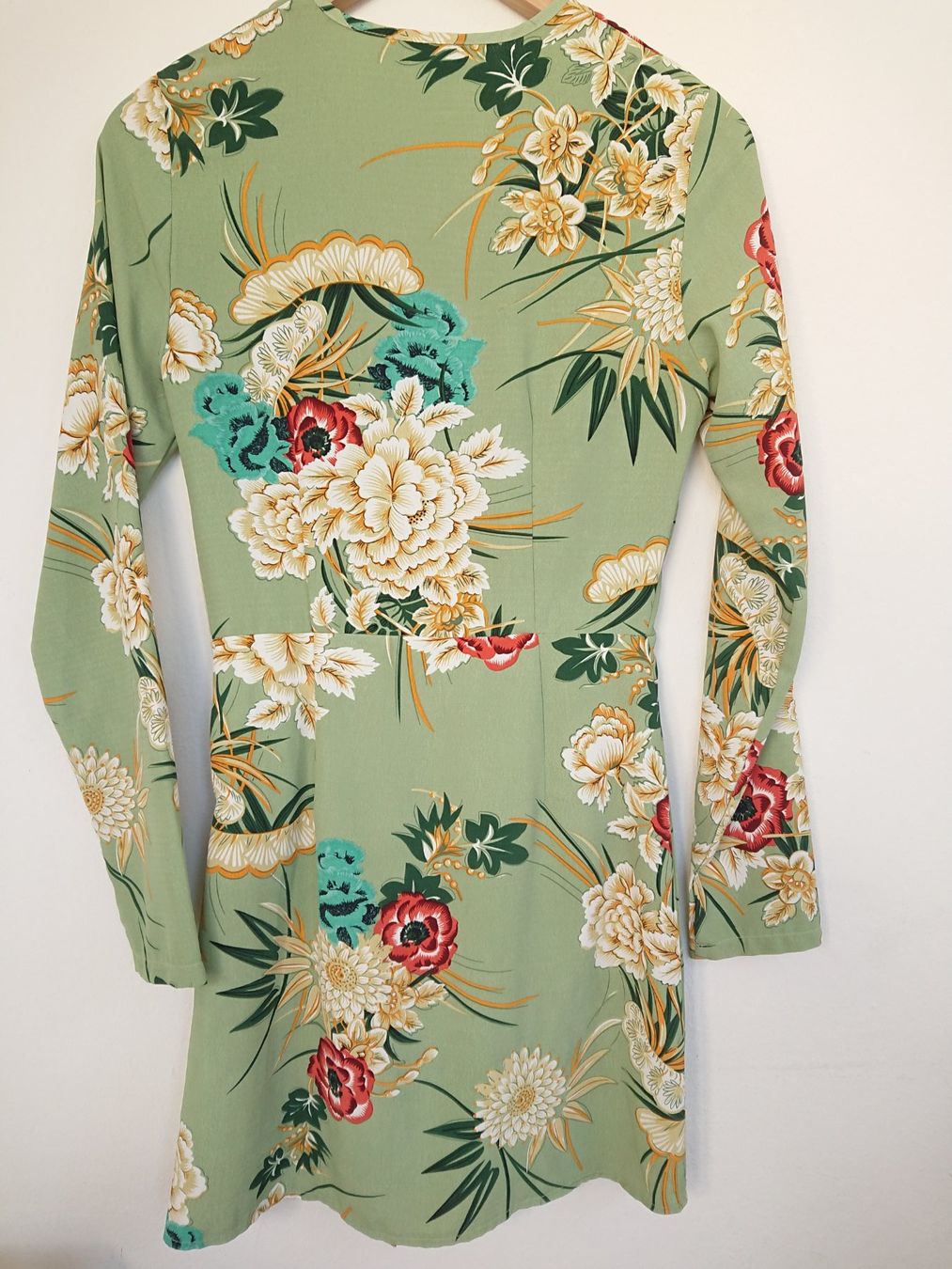 Vestiti: Damen Kleid PRETTYLITTLETHING Gr. 34 Hellgrün – Usato da Hallau venduto da CHACLA 4