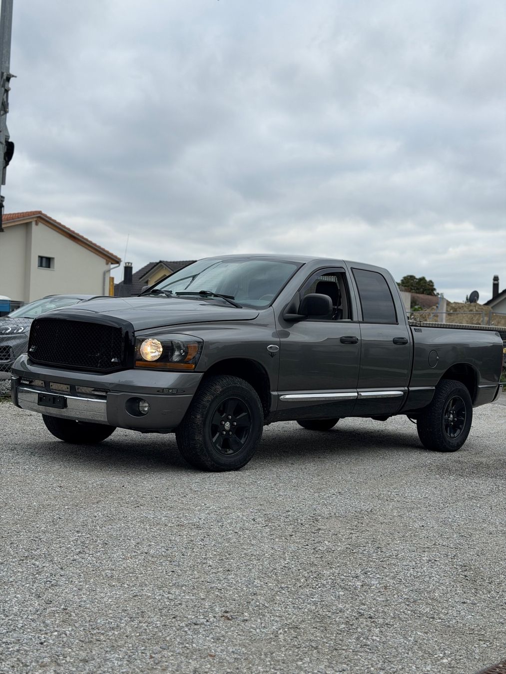 Véhicules utilitaires: DODGE RAM 1500 – D'occasion à Cormagens par sajkarov 3