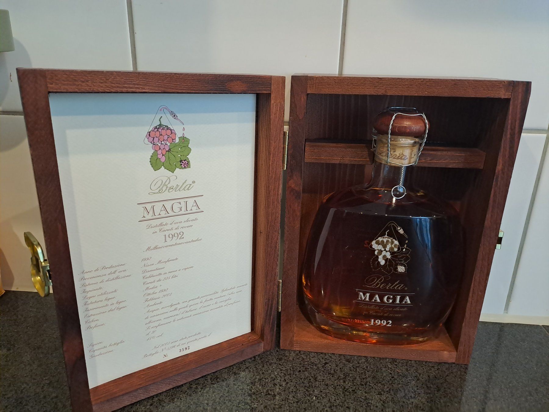 Berta Spirituosen: Berta Grappa Maggia 1992 mit OHK 31 Jährigen Berta Grappa – Neu und originalverpackt aus Elsau von Kellerraeumung