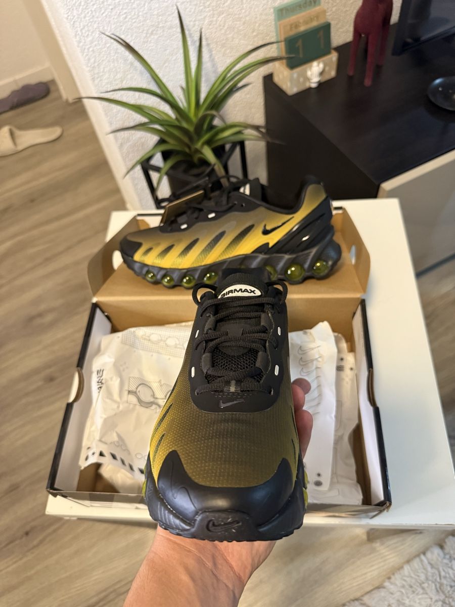 Nike Chaussures hommes: Nike Air Max 270 React noir or neuves Taille 42 – Neuf avec emballage d'origine à Urtenen-Schönbühl par Big.sanad 2