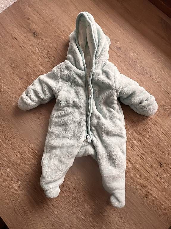 Lotti & Set di vestiti: COMBINAISON BÉBÉ POLAIRE À CAPUCHE 50CM – Usato da Dugny (Leytron) venduto da Broc.Box 1