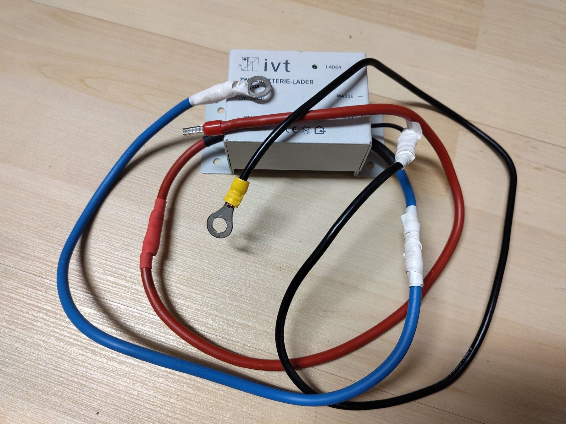 Caricabatterie: Zweitbatterie-Lader IVT 12V-80A – Usato da Obfelden venduto da Guex0 1