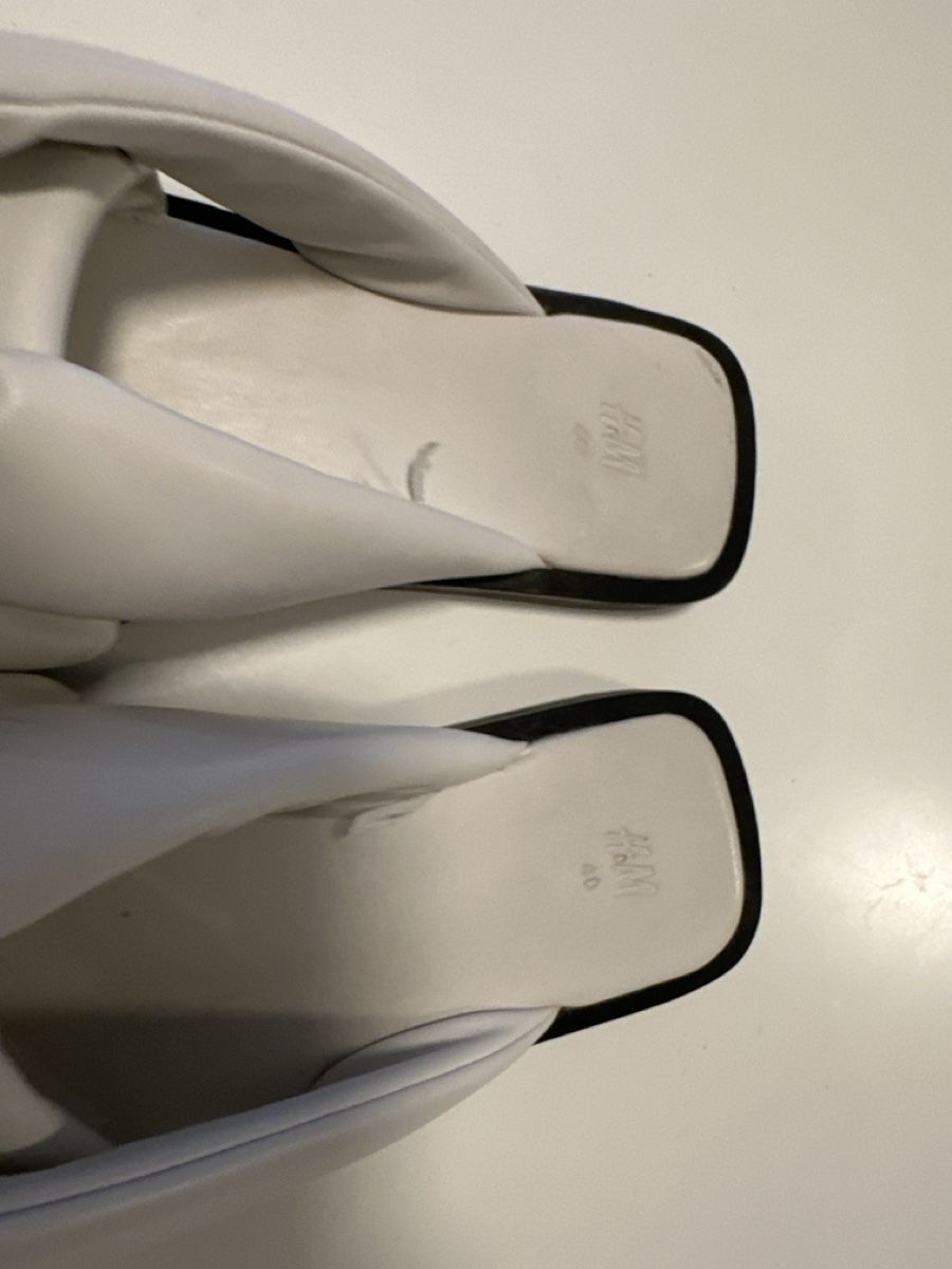 H&M Scarpe da donna: H&M Pumps weiss Grösse 40 neuwertig – Usato da Rheinfelden venduto da DIY-Swiss 1
