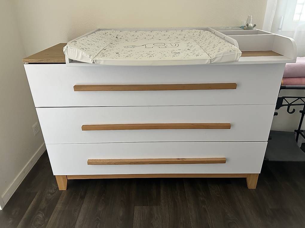 Commodes: Wickeltisch und Kommode – D'occasion à Zug par cen_mt26 3