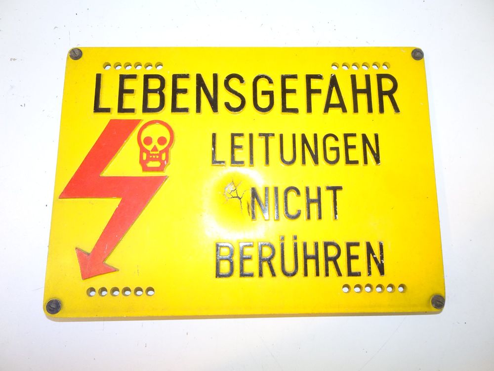 Copytec Warnschild „Vorsicht Militärgebiet Lebensgefahr“ Mit Totenkopf-Motiv, Ca. 45x58 Cm – Selbstklebend, Für Wand Oder Auto