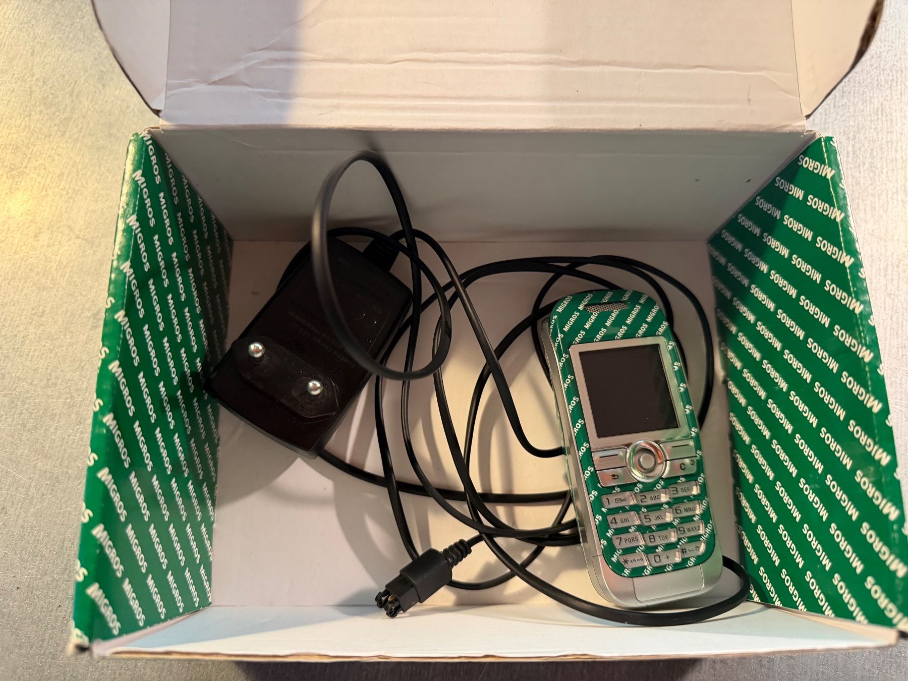 Ericsson Telefoni cellulari / Smartphones: Sony Ericsson J300i M-Budget: Mini-Kulthandy – Usato da Affoltern am Albis venduto da nickerchen 3