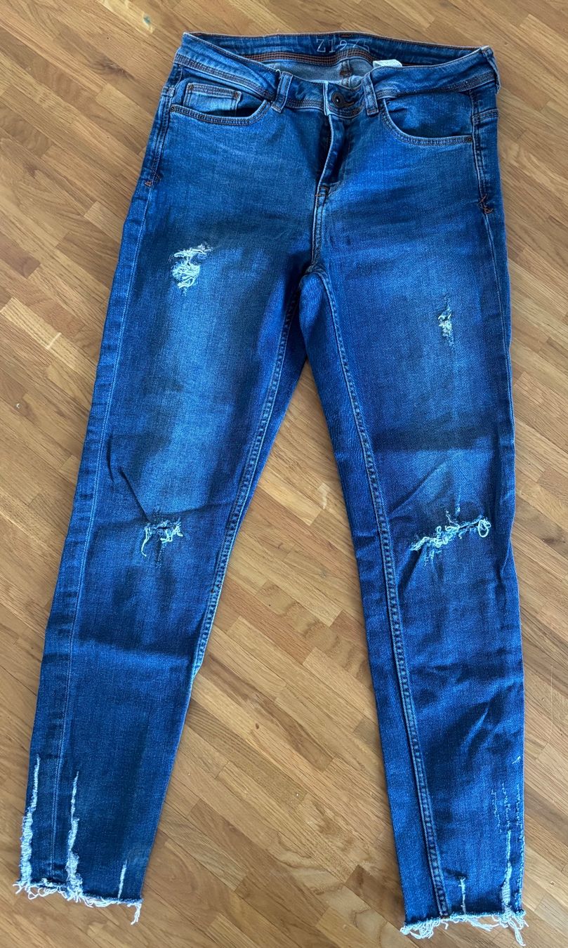 Zara Jeans: Jean Zara Z1975 Basic Denim, taille 36 – Usato da Perly venduto da Flemprod01