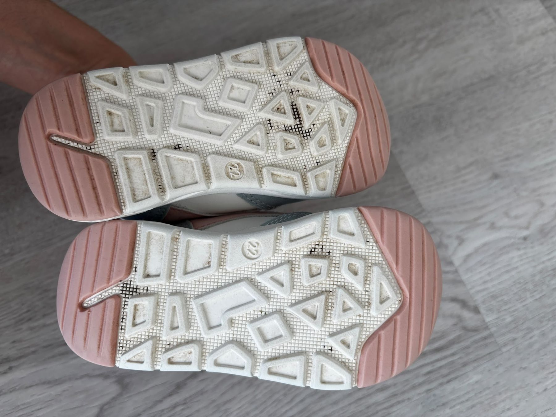 Schuhe für Jungen: Kindersneaker, Gr. 22 – Gebraucht aus Hochfelden von rub_rnw5 4