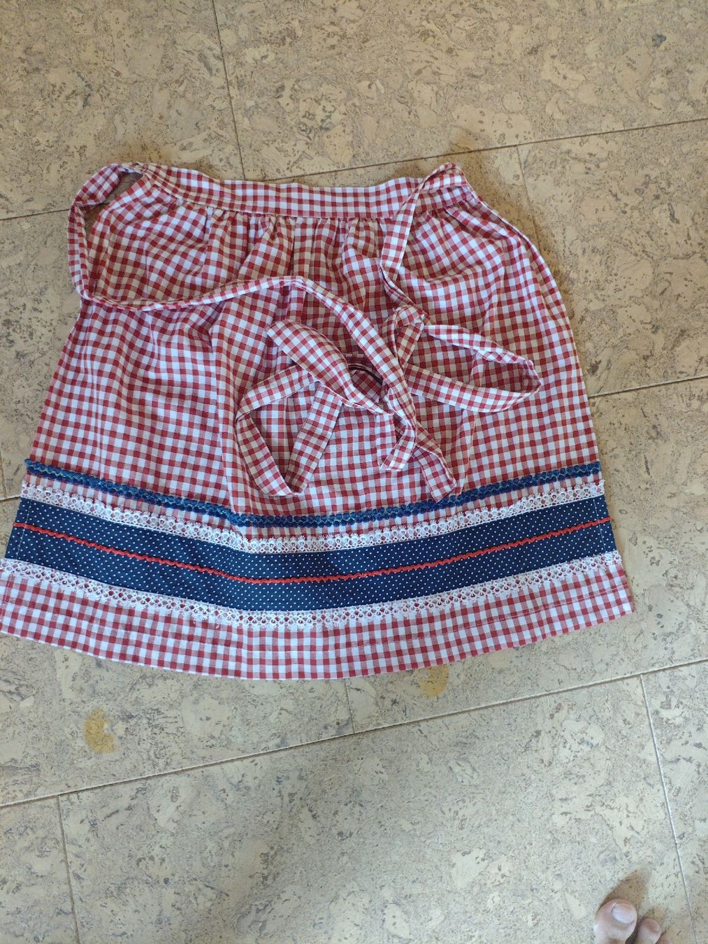 Vestiti: Dirndl Gr. 42 Fuchs Trachtenmode – Usato da Unterstammheim venduto da and_kj2n 3