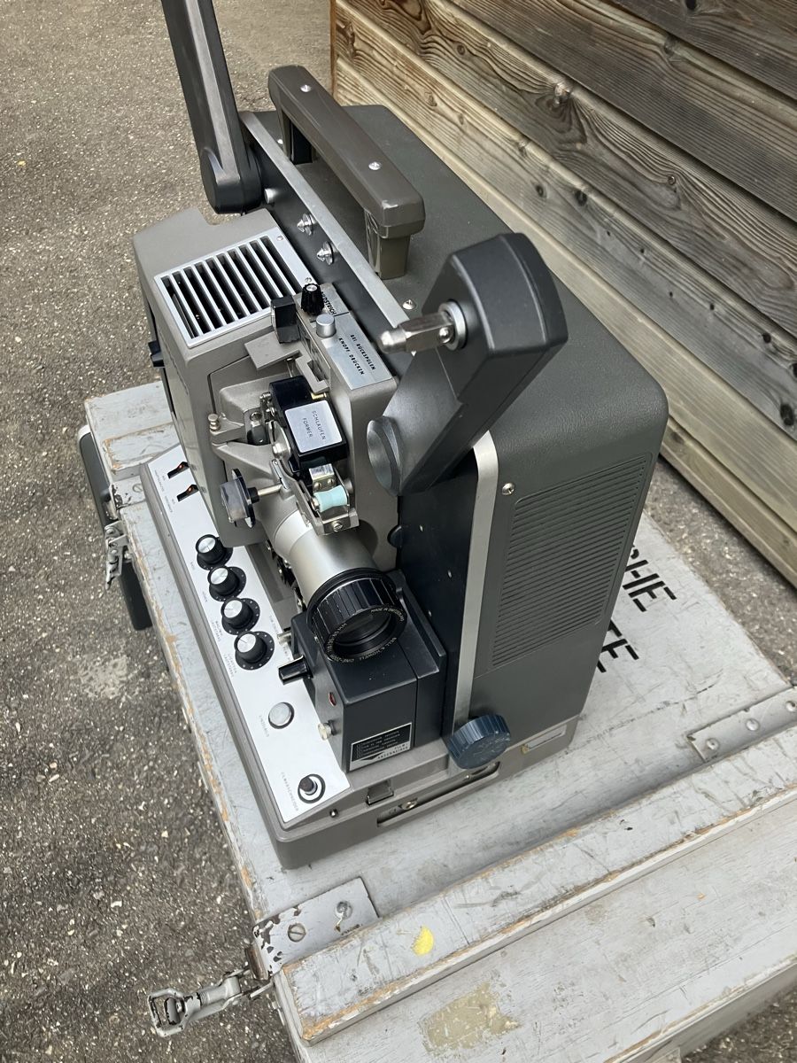 Proiettori: Bell & Howell Filmsound 16mm Tonprojektor – Usato da Fétigny venduto da Moteli 4