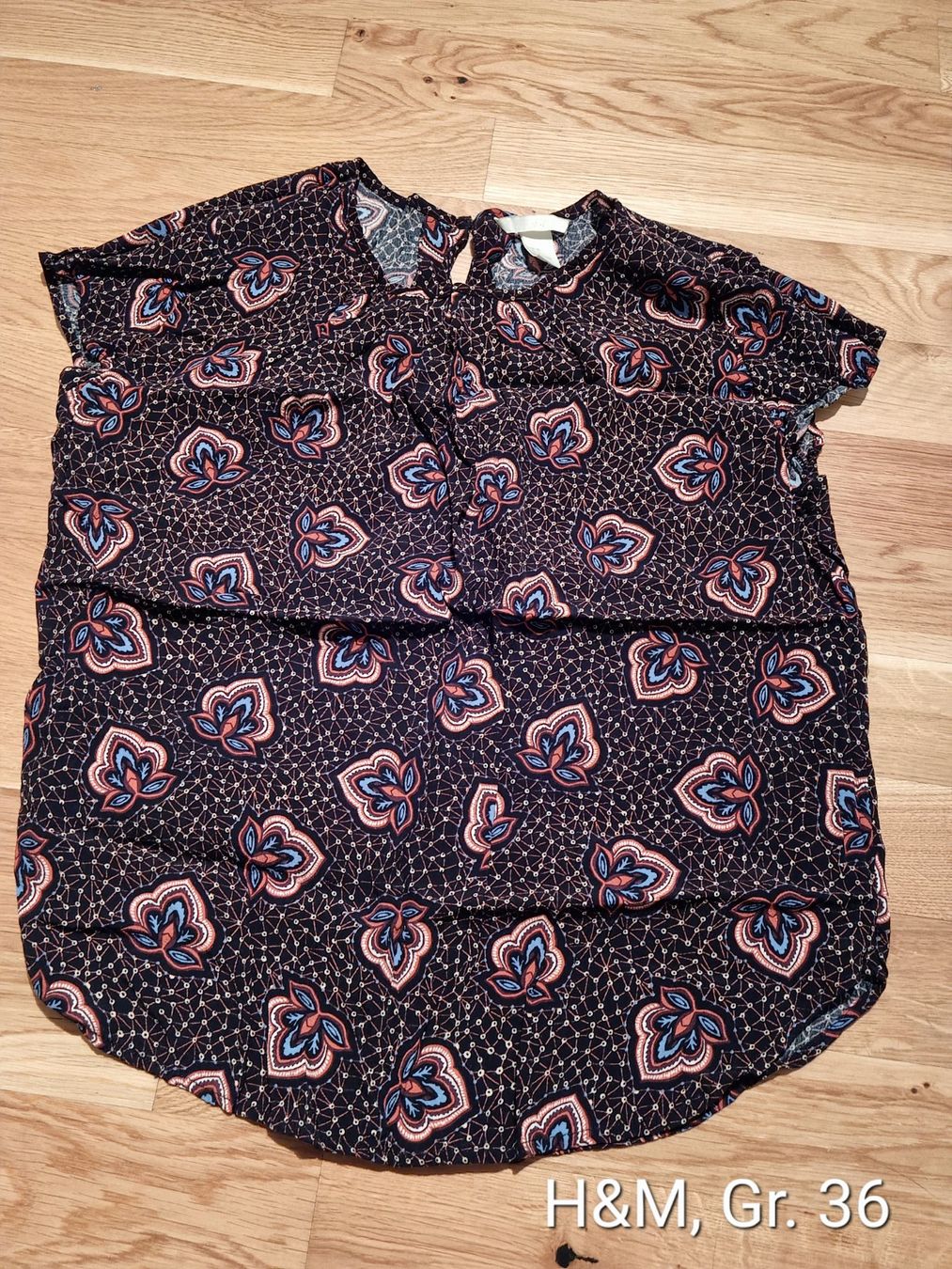 T-shirt: Tshirt von H&M, Gr. 36 – Usato da Kriens venduto da nati.r