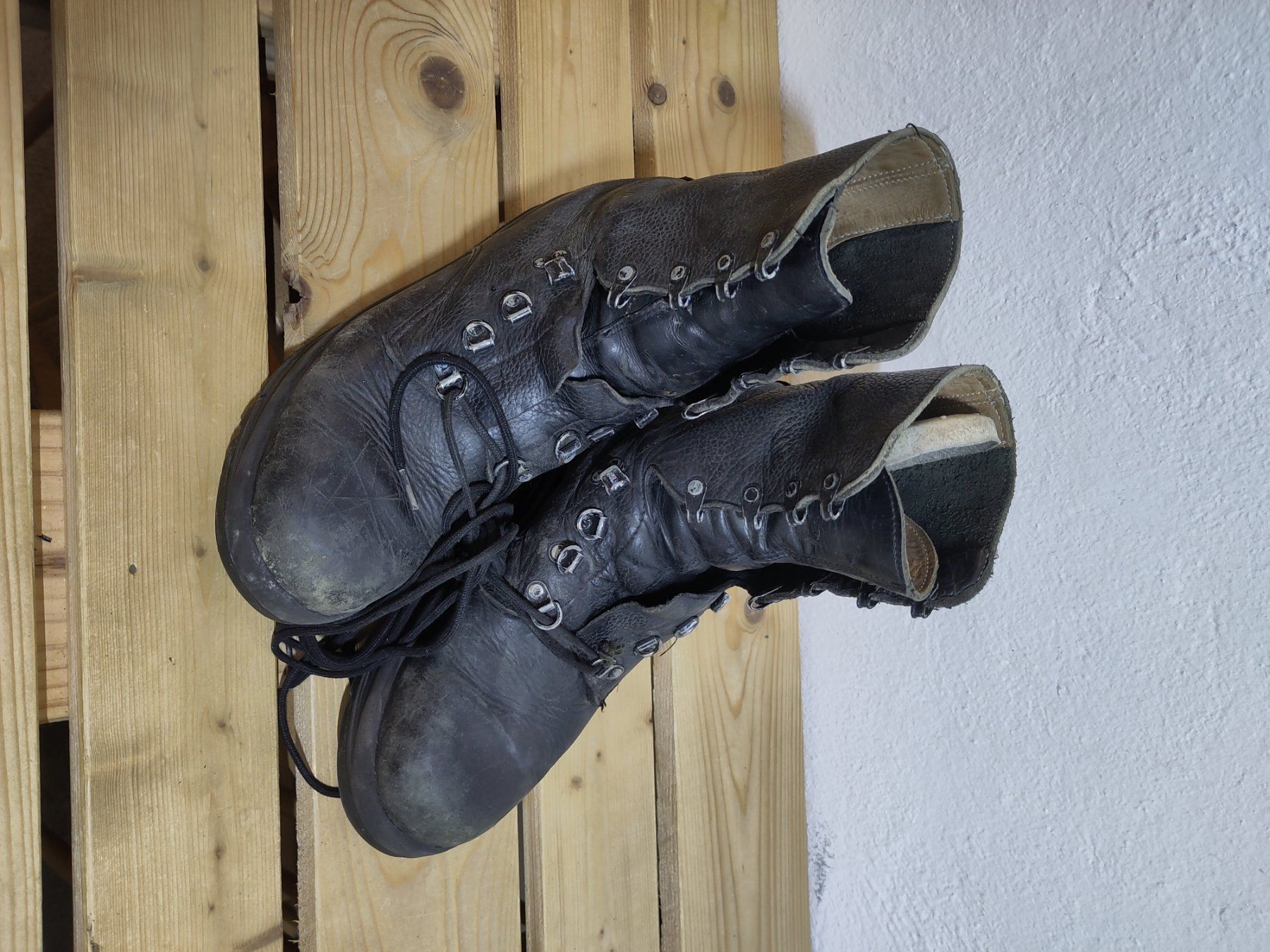 Schweizer Armee Scarpe da uomo: Schweizer Armeestiefel, Militärstiefel, "Wanderschuhe" Gr.43 – Usato da Lenzburg venduto da Zilti87
