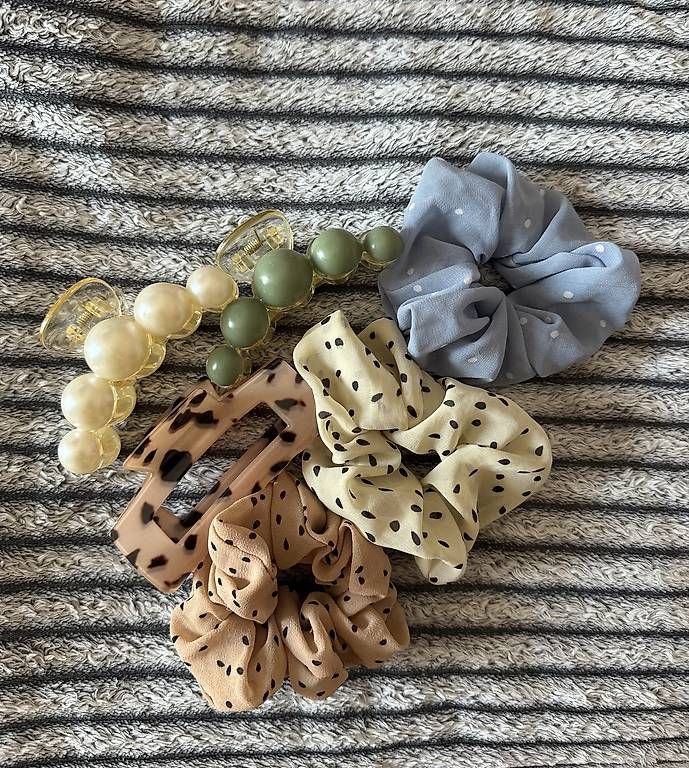 Accessori per capelli: haargummis und klammern – Usato da Herisau venduto da nik_vb25