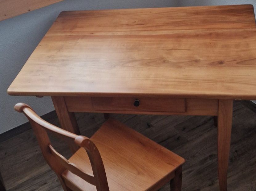 Set de table et chaises: Wunderschönes massives Kirschbaum-Tischset – D'occasion à Appenzell par artus-kreativ 1