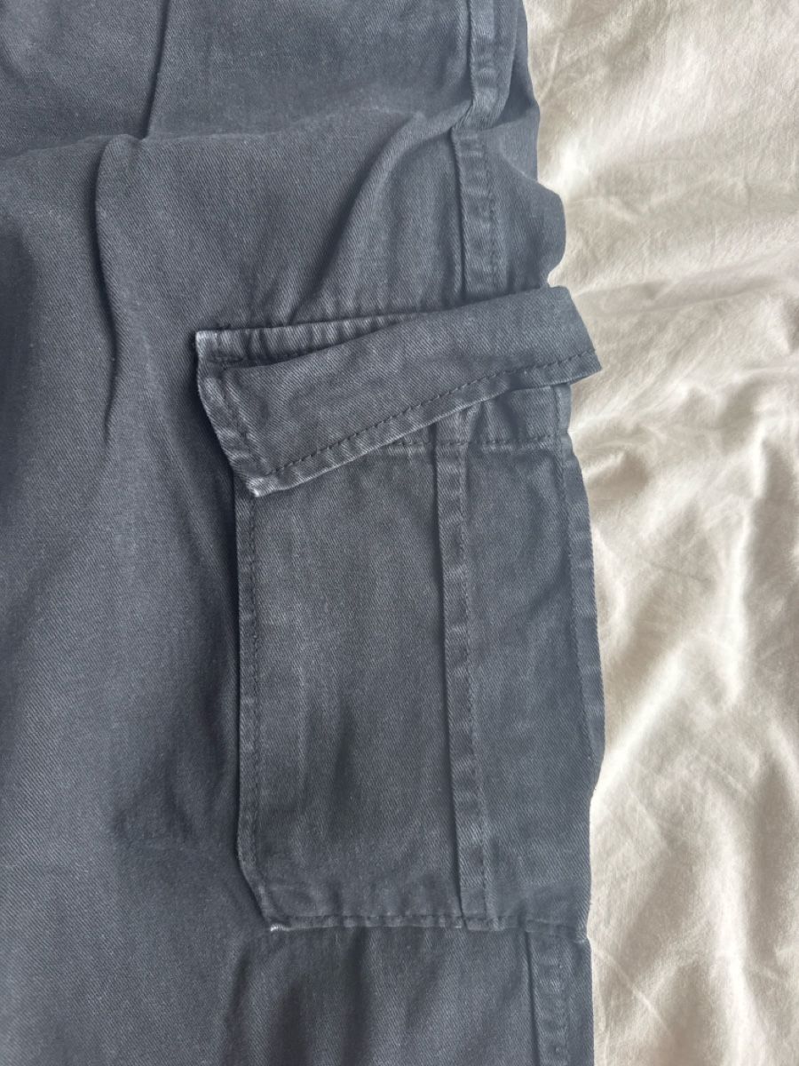 Stradivarius Jeans: Pantalon cargo noir Stradivarius - taille 36/S  – Usato da Malleray venduto da sam_9bkx 3