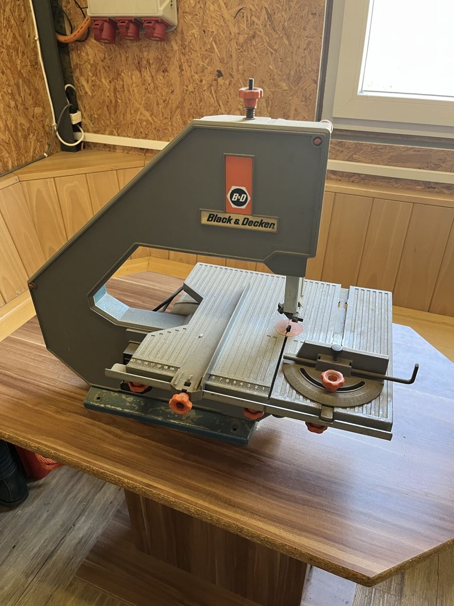 Scies: Dekupiersäge Black & Decker – D'occasion à Würenlingen par Shirt