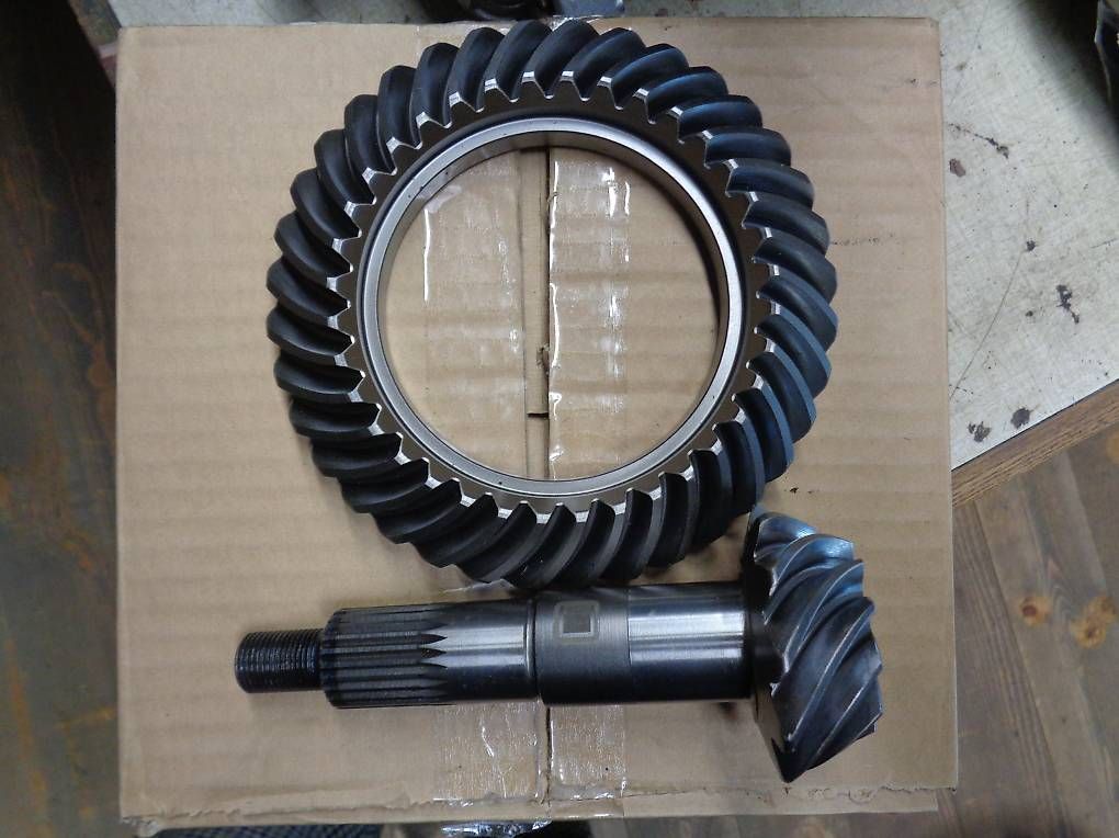 Tutti pezzi di ricambio auto: Kegelrad und Teller Triumph Spitfire 3.27 – Usato da Toffen venduto da Buzz_AG