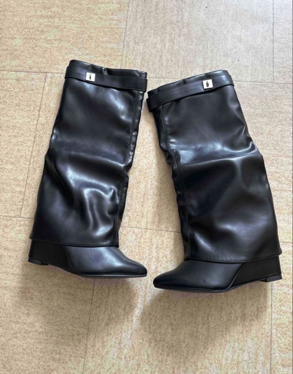 H&M Scarpe da donna: Bottes noir en cuir neuves – Nuovo (secondo la descrizione) da Neuchâtel venduto da xiao_bei