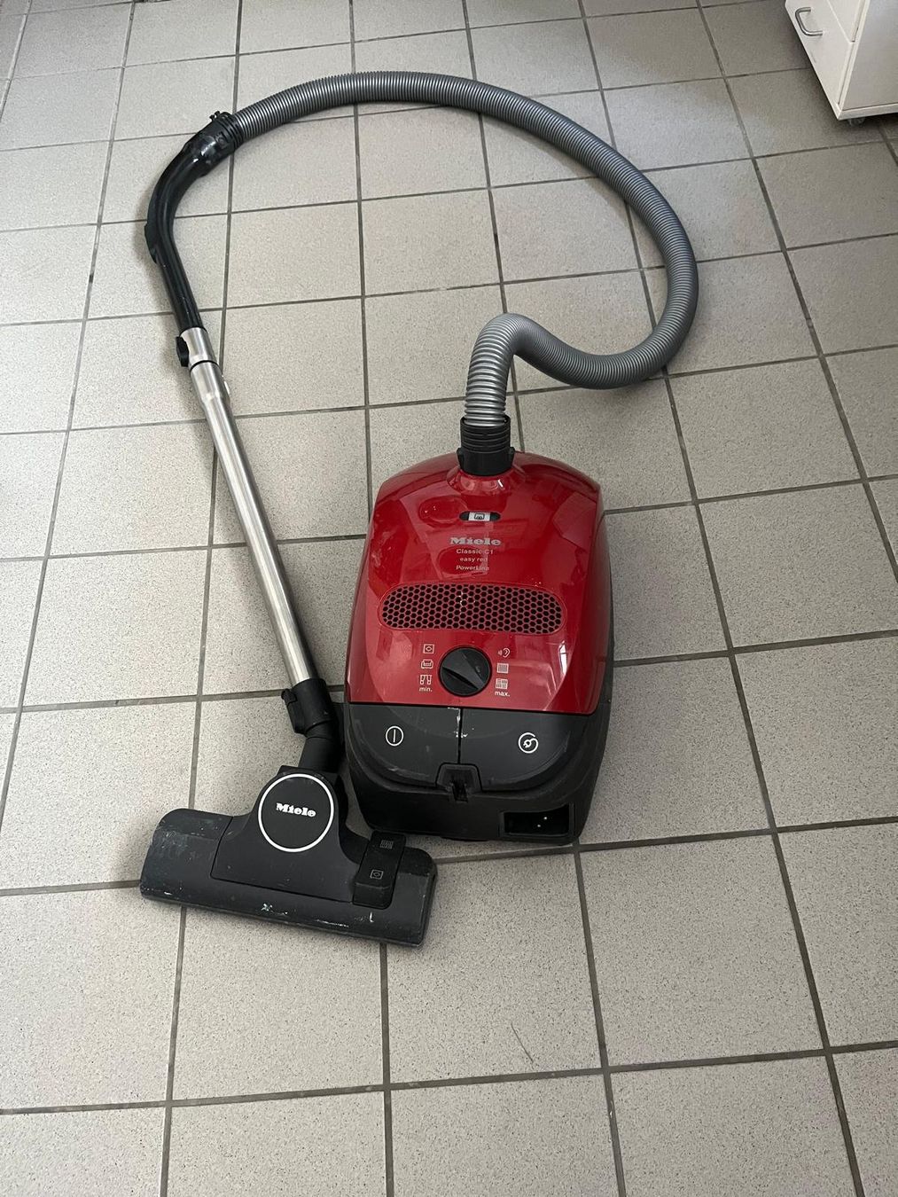 Miele Staubsauger & Zubehör: Staubsauger Miele – Gebraucht aus Unterägeri von ginopi