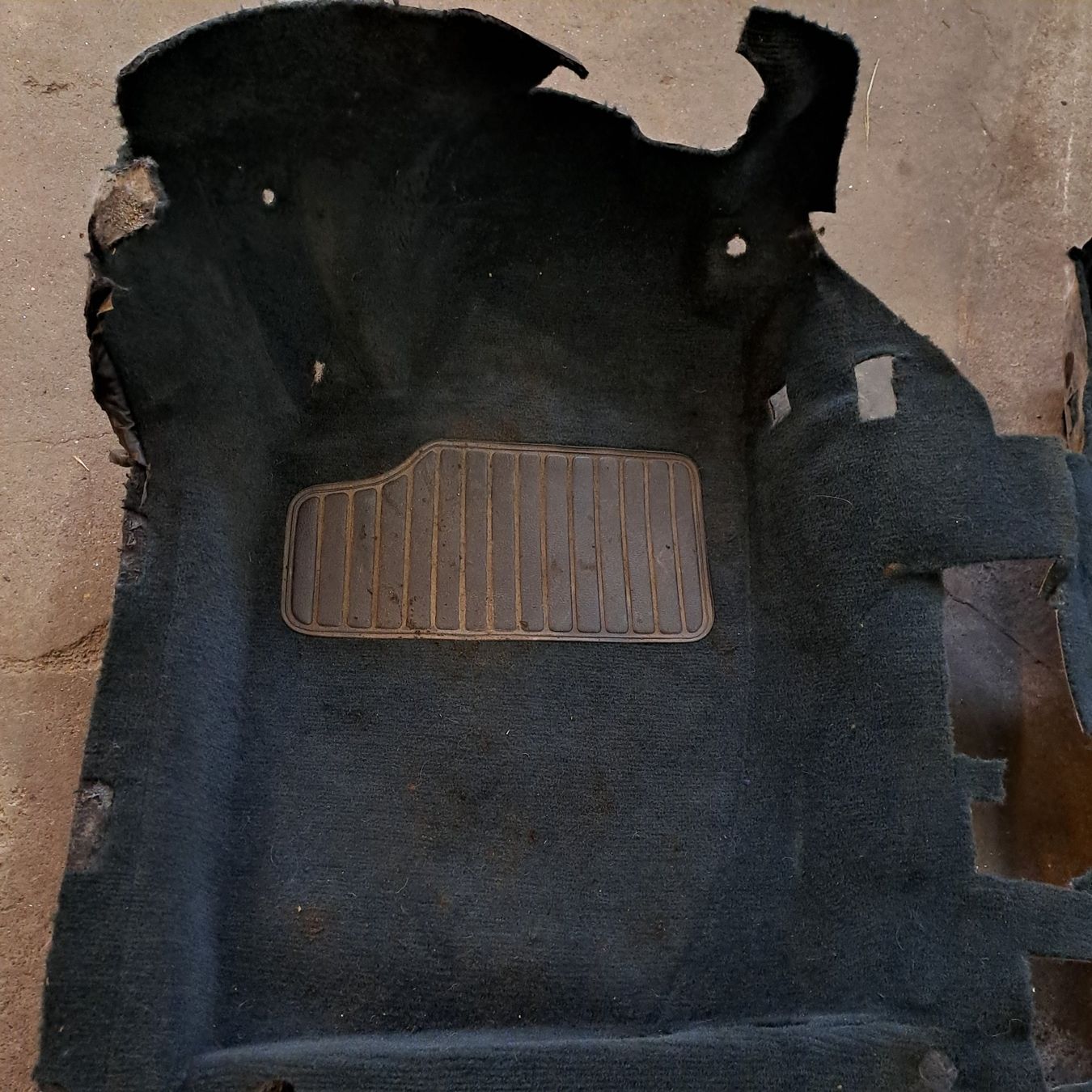 Alfa Romeo Tutti pezzi di ricambio auto: Alfa 164 Super Teppich – Usato da Reinach BL venduto da Alfasepp 1