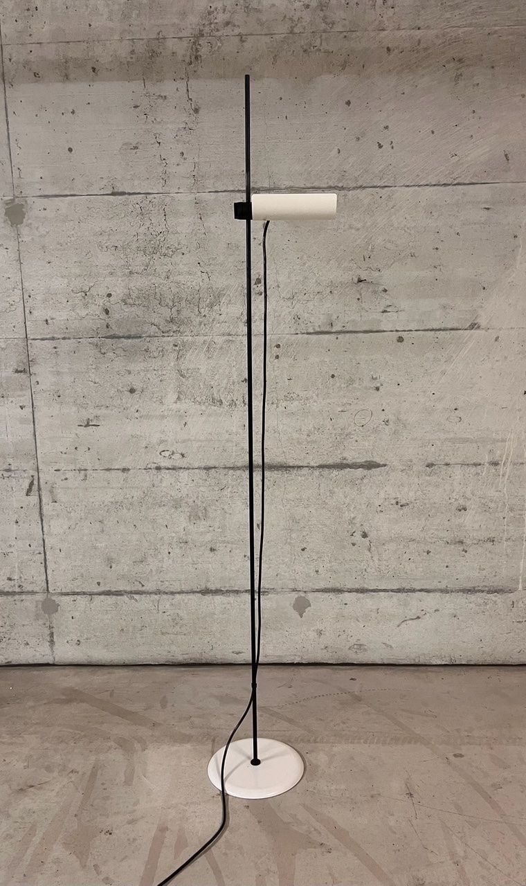 Oluce Lampade: stehleuchte dim 333 . magistretti . oluce – Usato da Basel venduto da Rmo4000 1