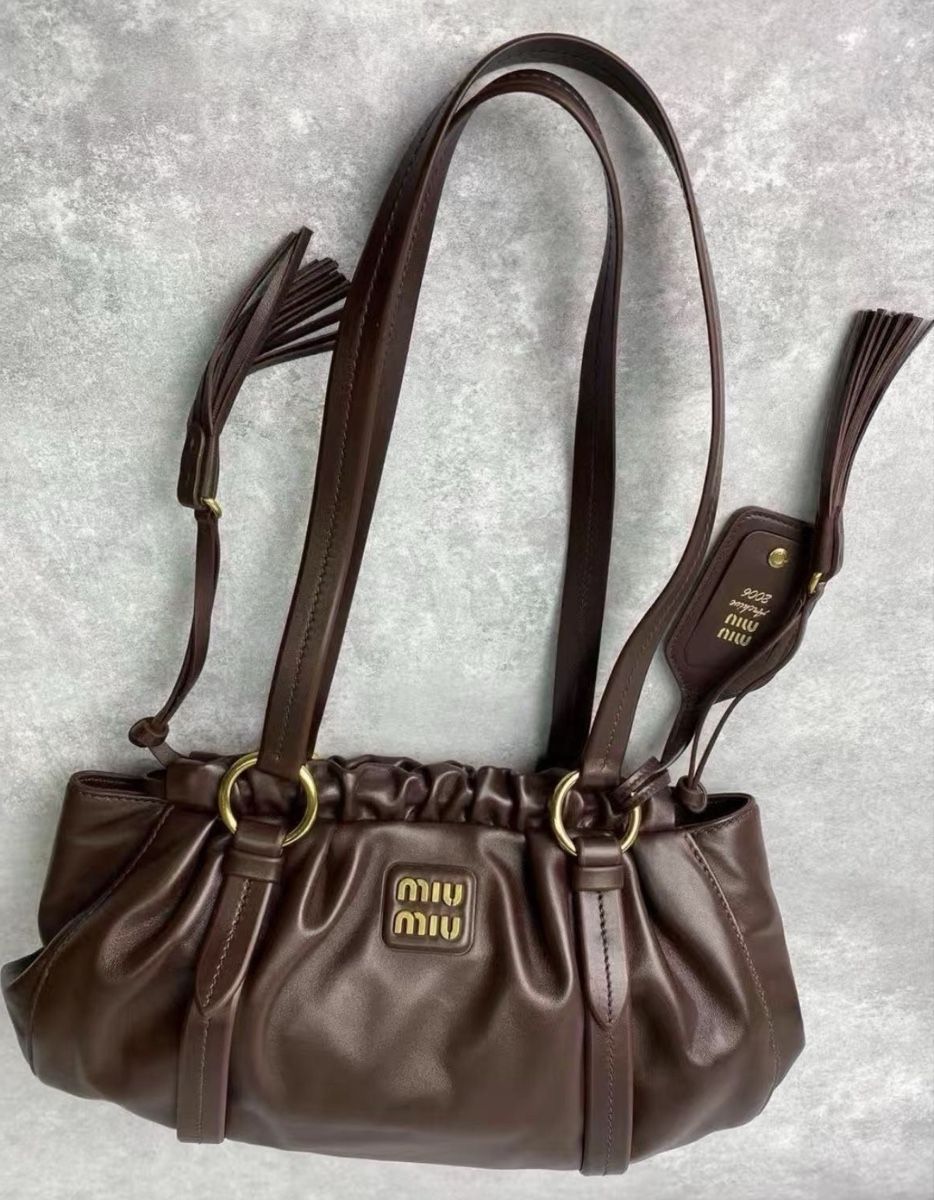 Miu Miu Borse da donna: Sac Miu Miu – Nuovo (secondo la descrizione) da Neuchâtel venduto da xiao_bei