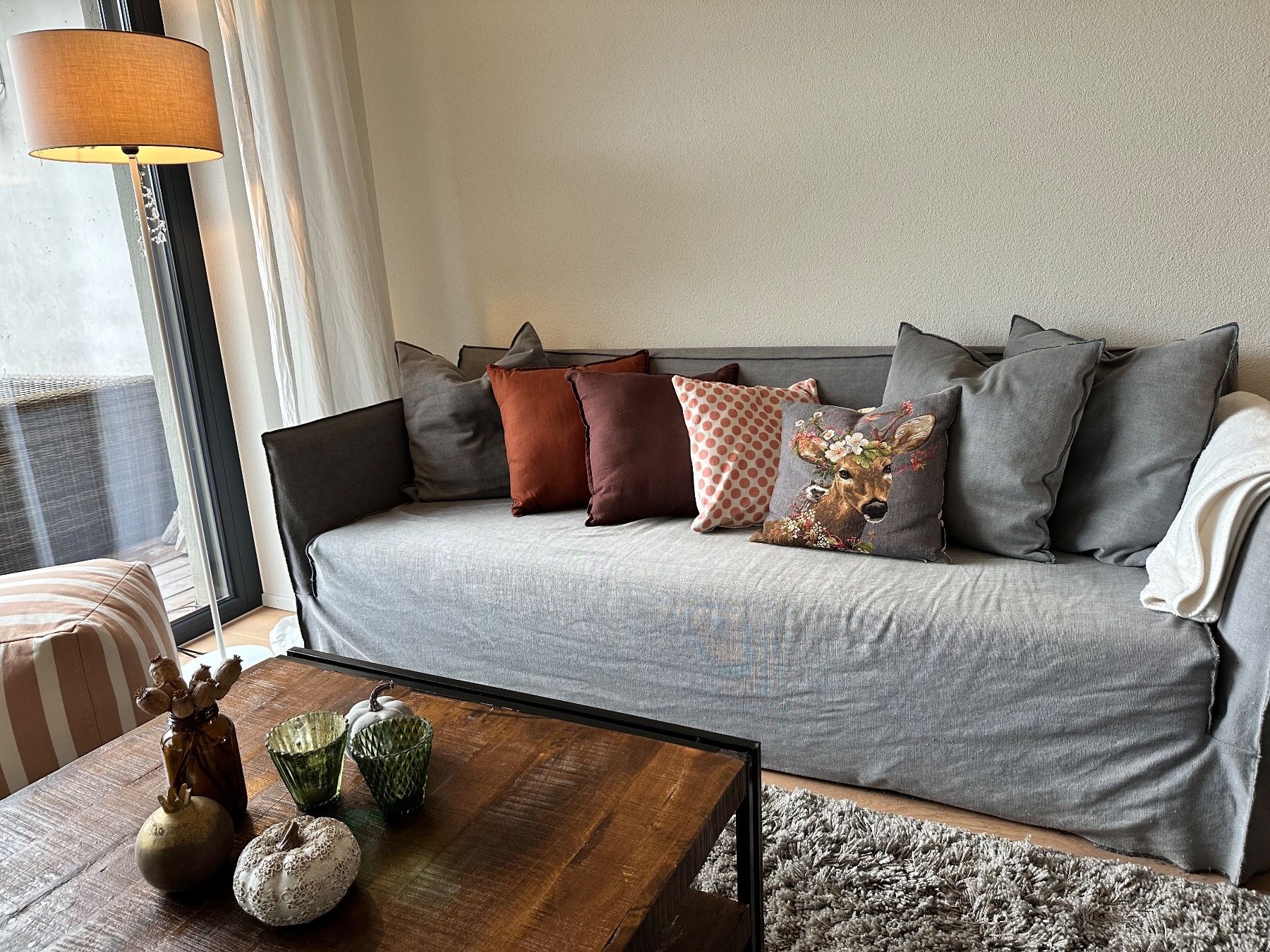 Sofas: Designklassiker Sofa grau Shabby Chic Stil gebraucht – Gebraucht aus Flums von che_yg52 1