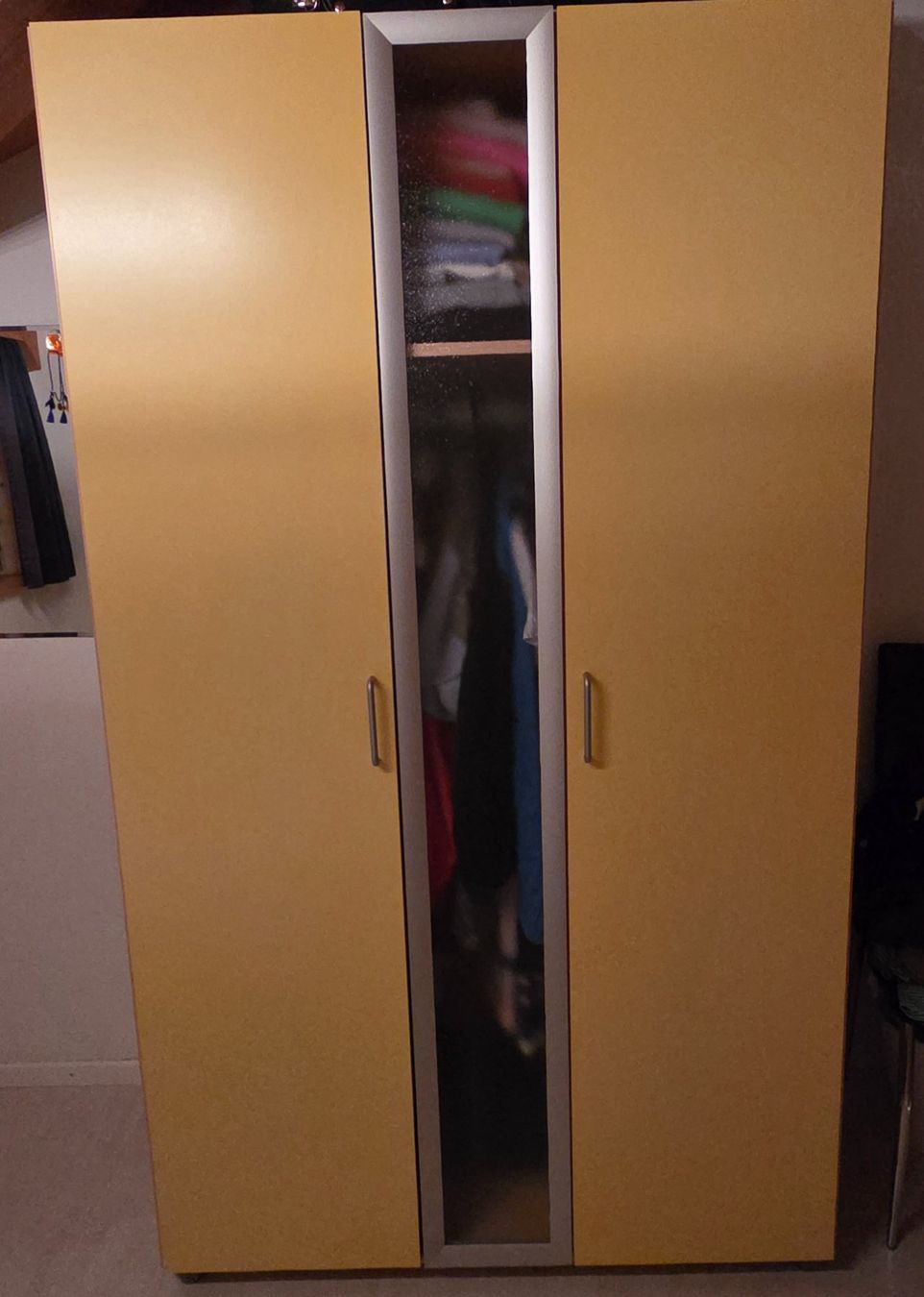 Armadi: Kleiderschrank – Usato da Sumvitg venduto da scrotta