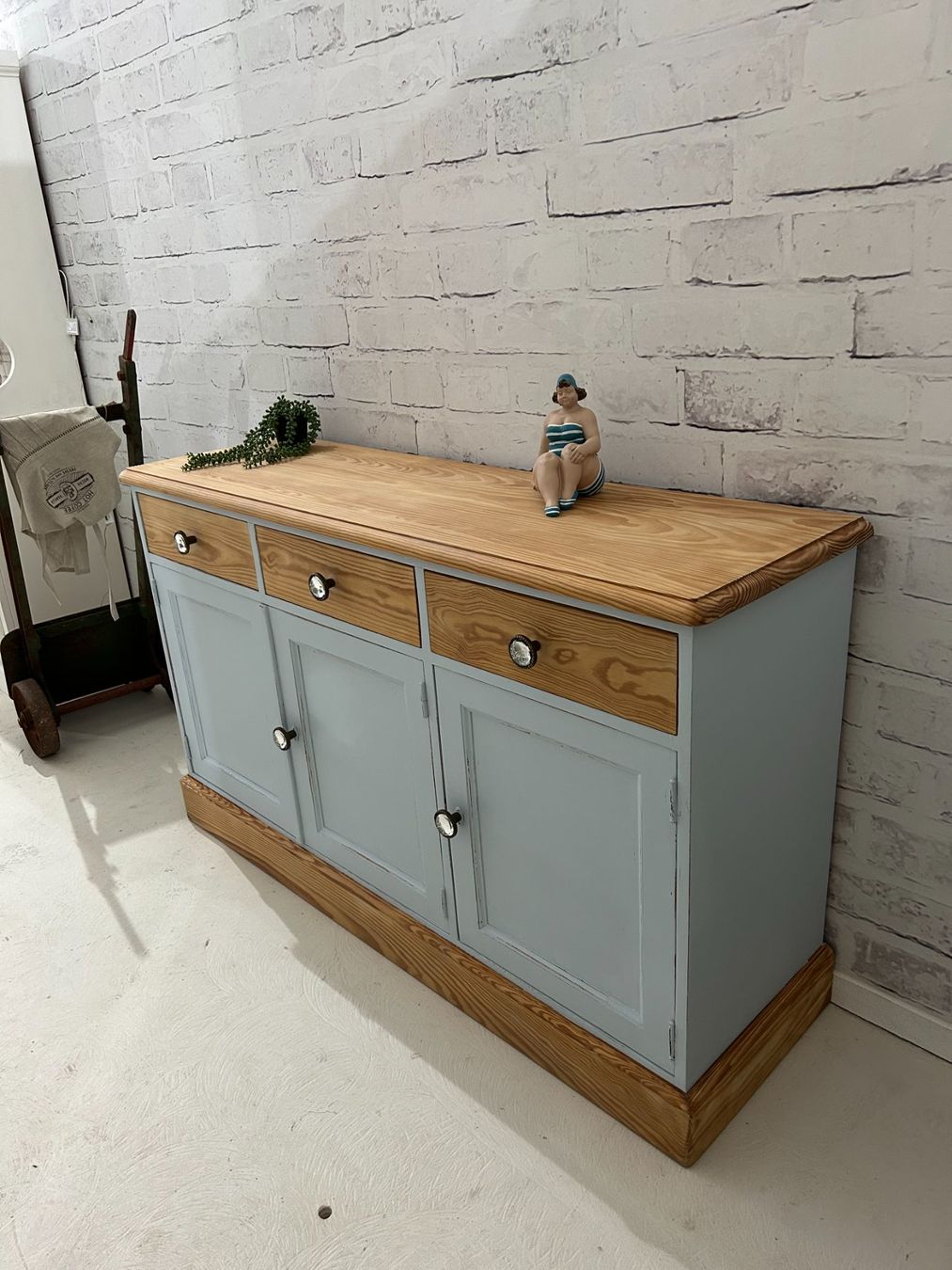 Kommoden: Sideboard Tanne massiv Kommode Buffet restaur. vintage artic – Gebraucht aus Dottikon von beni1204 2