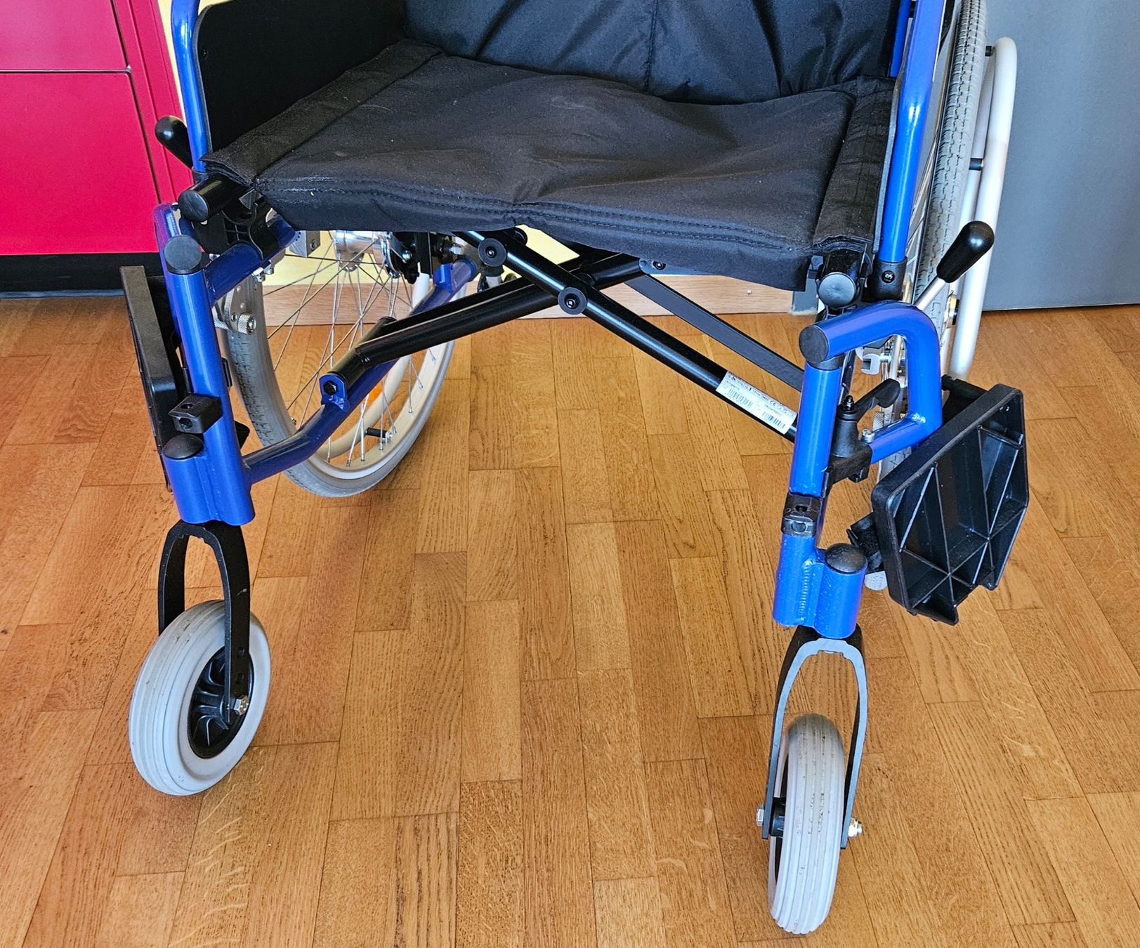 Rollstühle: Leichtgewichtrollstuhl Bison 2 blue – Gebraucht aus Zürich von HaPe09 5