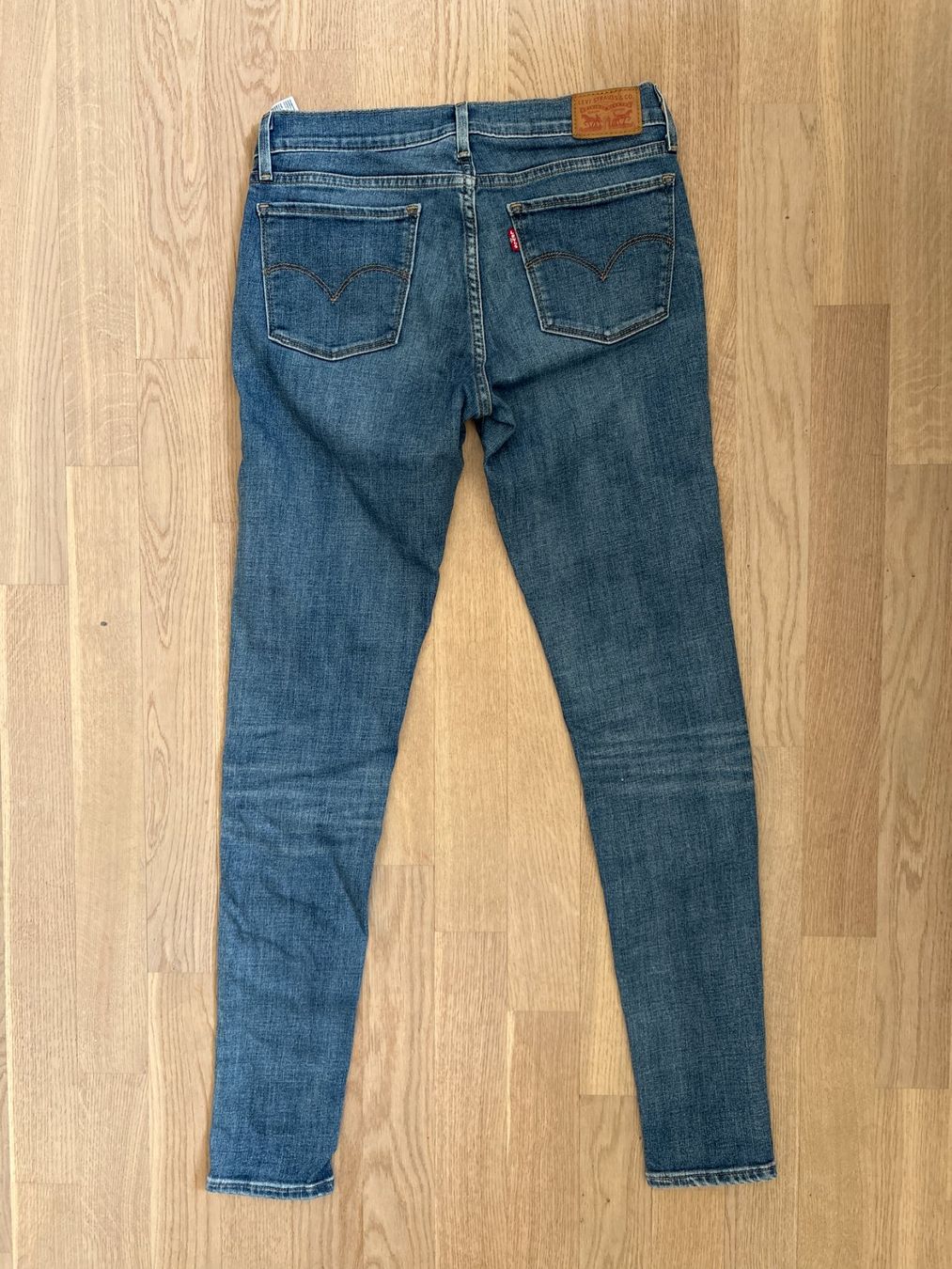 Levi's Jeans: Levis 710 super skinny 29/32 – D'occasion à Elgg par Jo_Naj 2