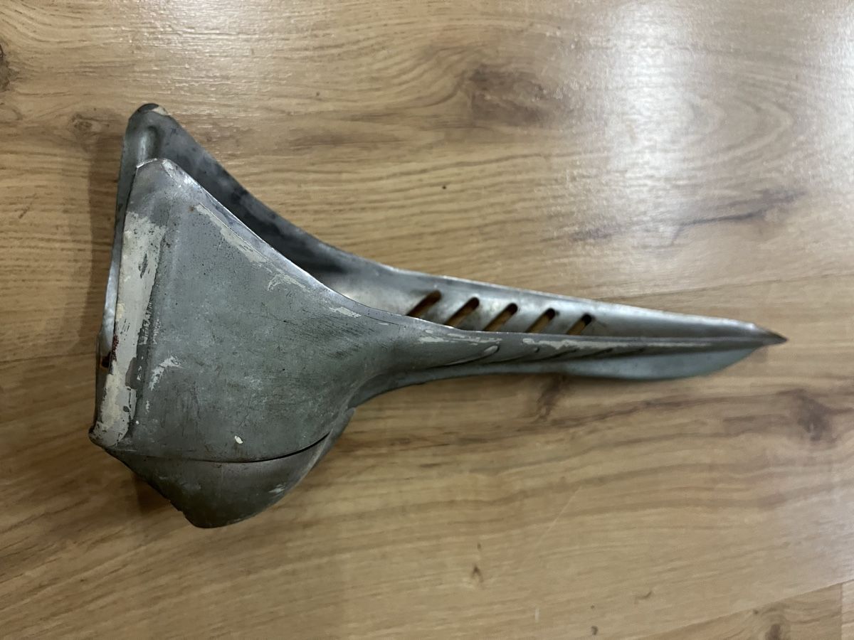 Vespa Tutti pezzi di ricambio per scooter: Vespa Faro Basso Chrom – Usato da Thun venduto da Cpia 1