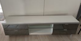 TV-Lowboard weiss/grau Hochglanz mit Glasablage