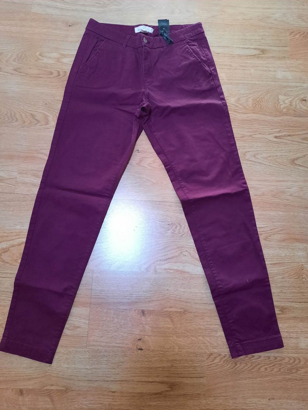 H&M Pantaloni: Pantalon chino H&M – Nuovo (secondo la descrizione) da Arnex-sur-Orbe venduto da kprt 1