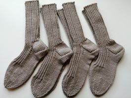 Warme Wollsocken für den Winter – Handgestrickt, Grösse 42