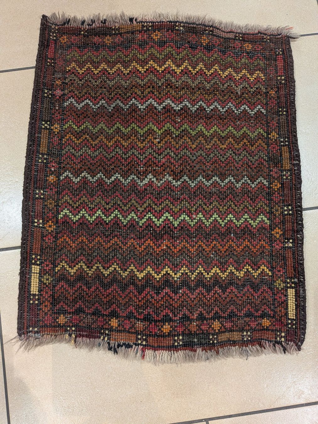 Tappeti: Kleiner Beluch Teppich mit Zickzackmuster und Fransen – Usato da Zürich venduto da seb_q2mx