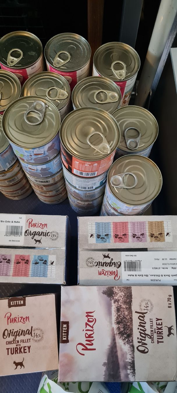 Futter: Katzenfutter div. und Catsan – Neu und originalverpackt aus Aarberg von 2nd_life_things