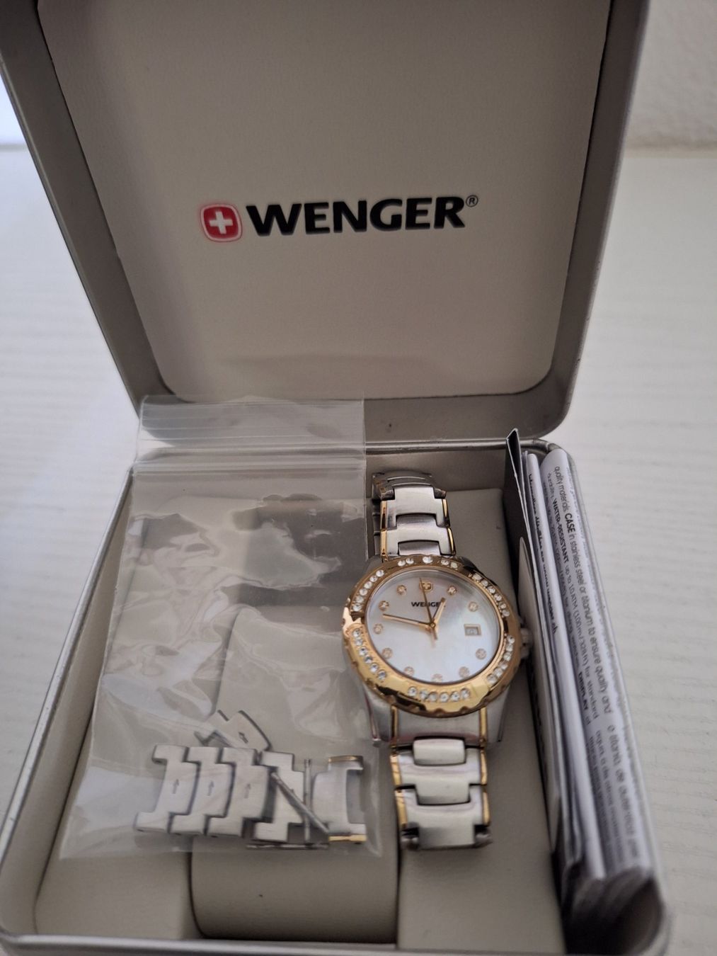 Wenger Uhren: Wenger Damenuhr – Gebraucht aus Brunnen von Jogging-Schuhe