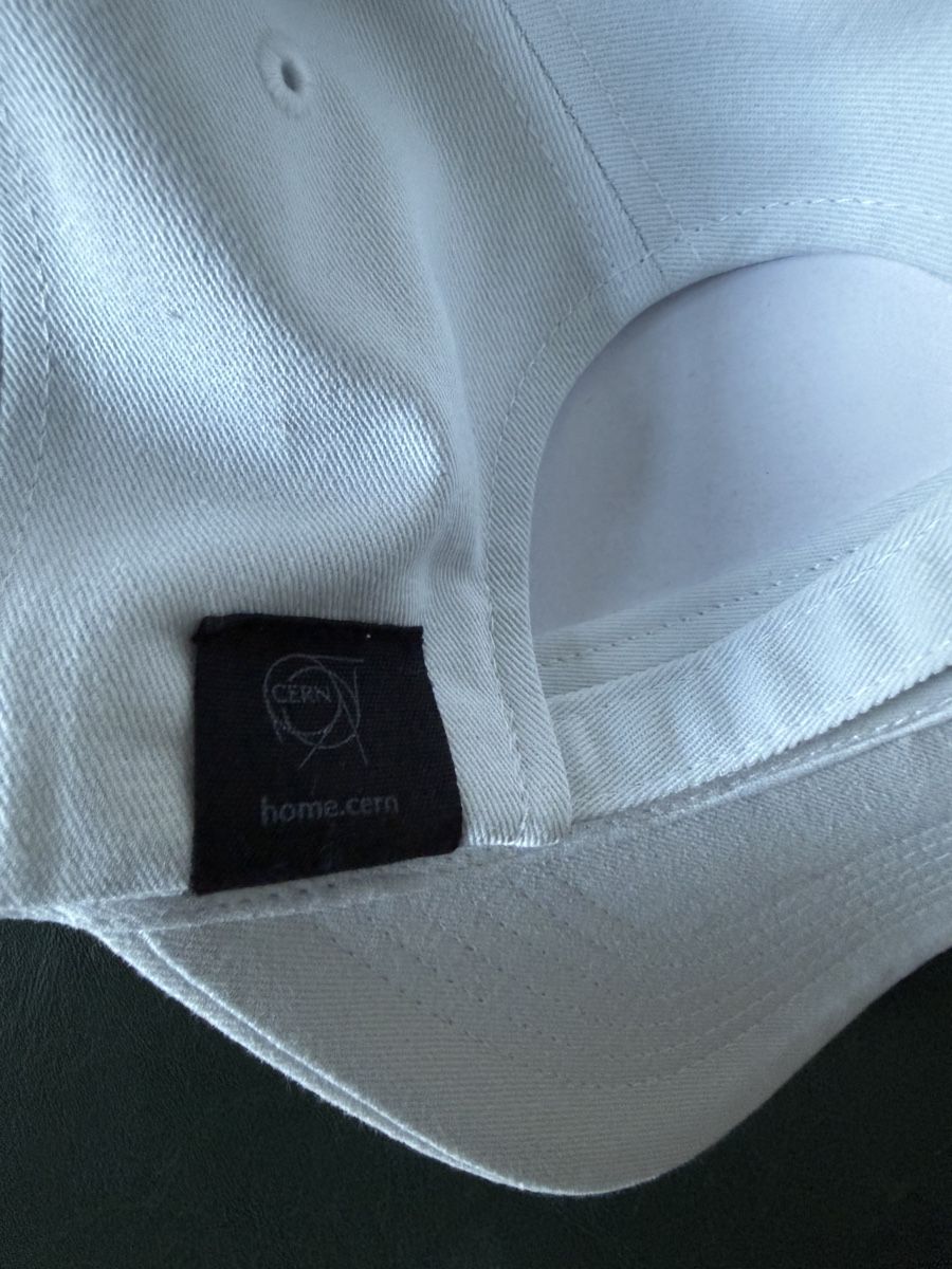 Chapeaux, bonnets & casquettes: Standard Model formula cap NEW one size – Neuf avec emballage d'origine à Zürich par Restesindsuess 3
