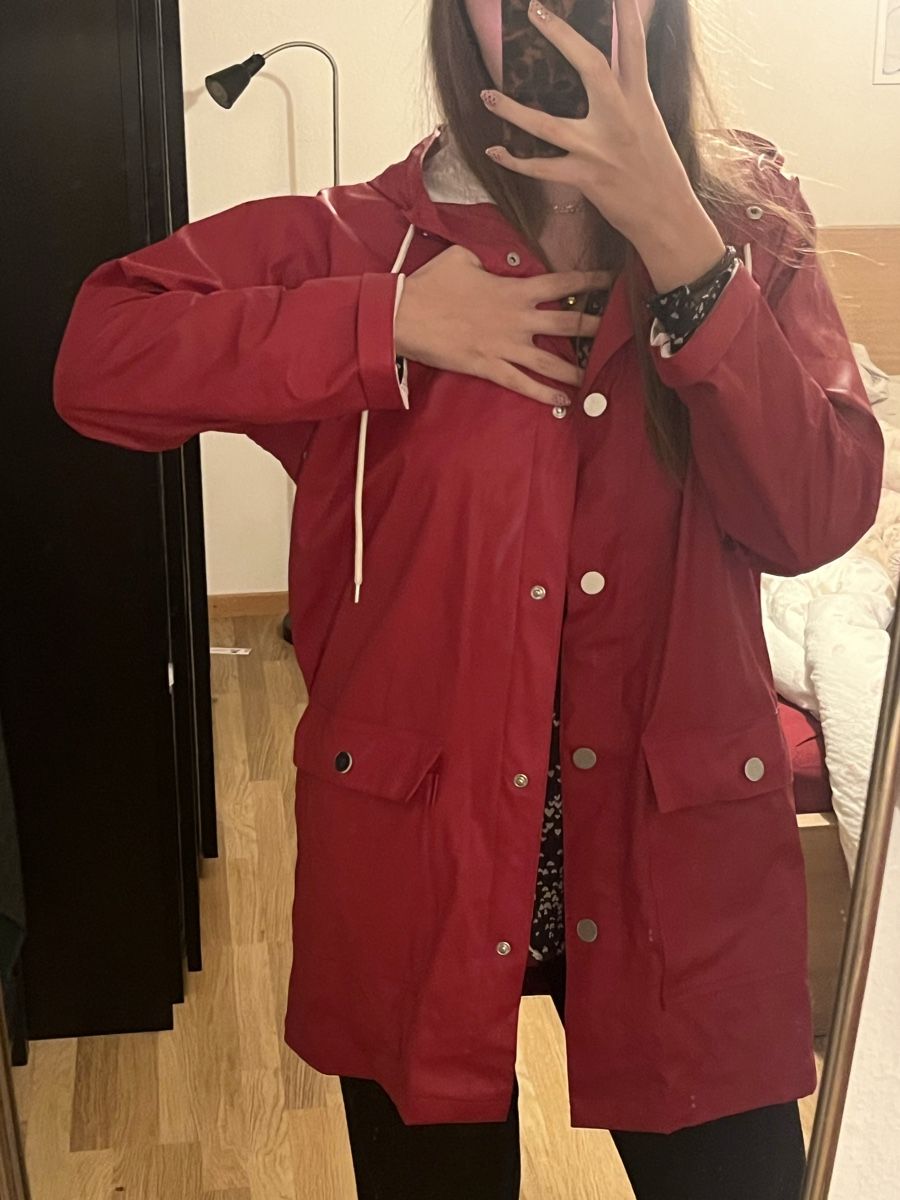 H&M Giacche: Red water proof jacket  – Usato da Vezia venduto da chi_byp8 2
