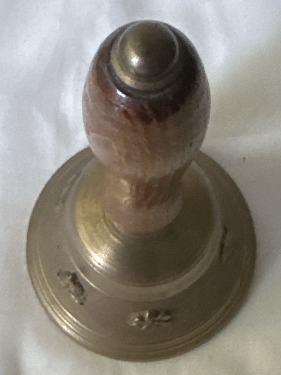 Campanacci mucche: Handglocke mit Holzgriff und Eidgenössischem Wappen, Messing – Usato da Zürich venduto da Chaeffeler 4