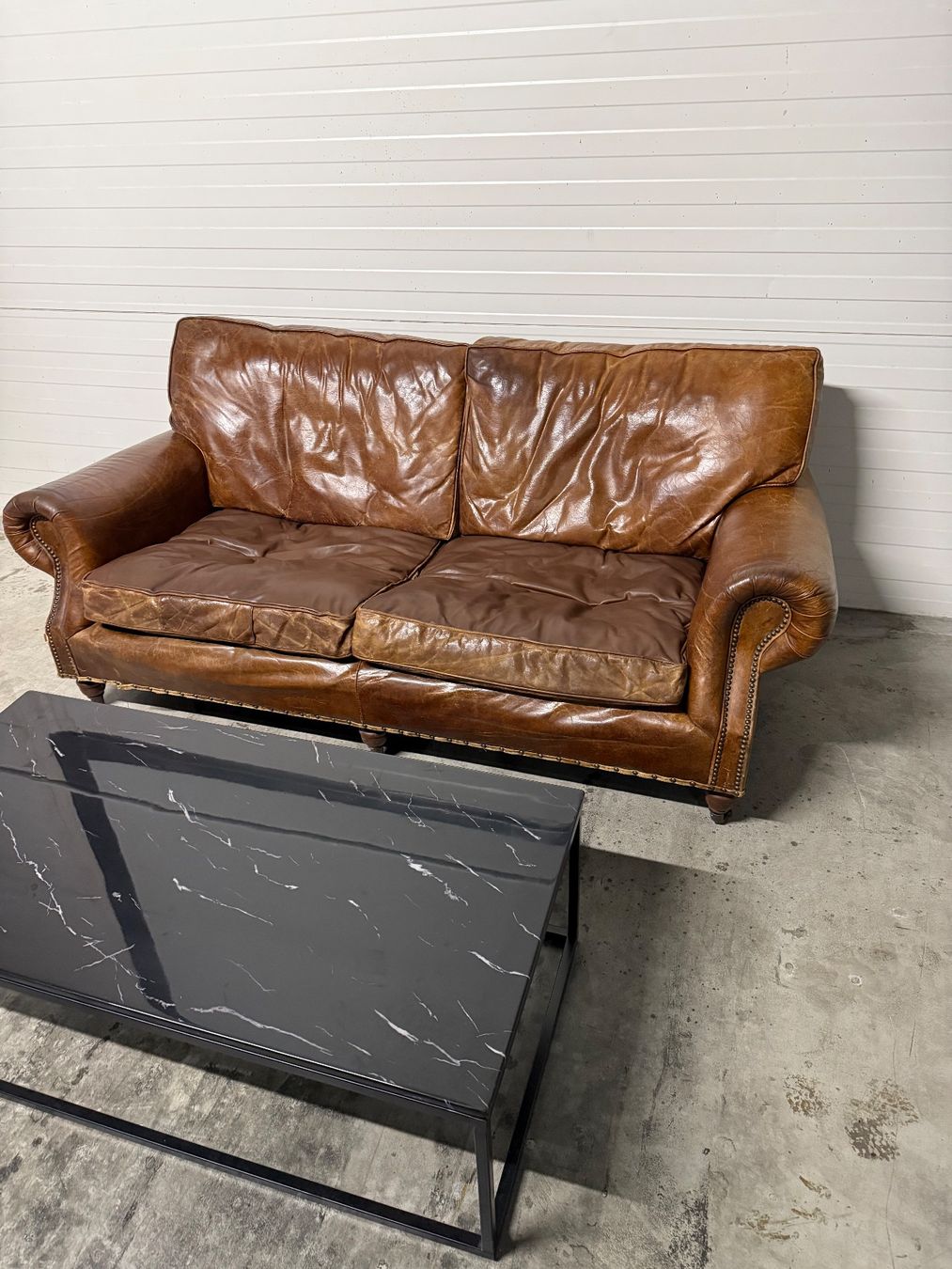 Chesterfield Sofas: Chesterfield Sofa – D'occasion à Meggen par Samalge