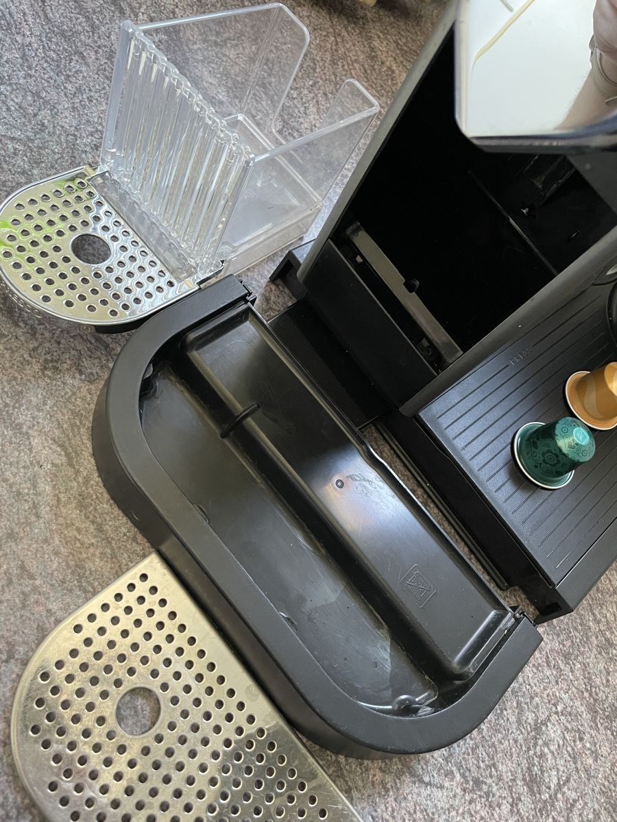 Nespresso Machines à café & Machines à expresso: Nespresso Kaffeemaschine mit Milchaufschäumer  – D'occasion à Dottikon par JP_13 3